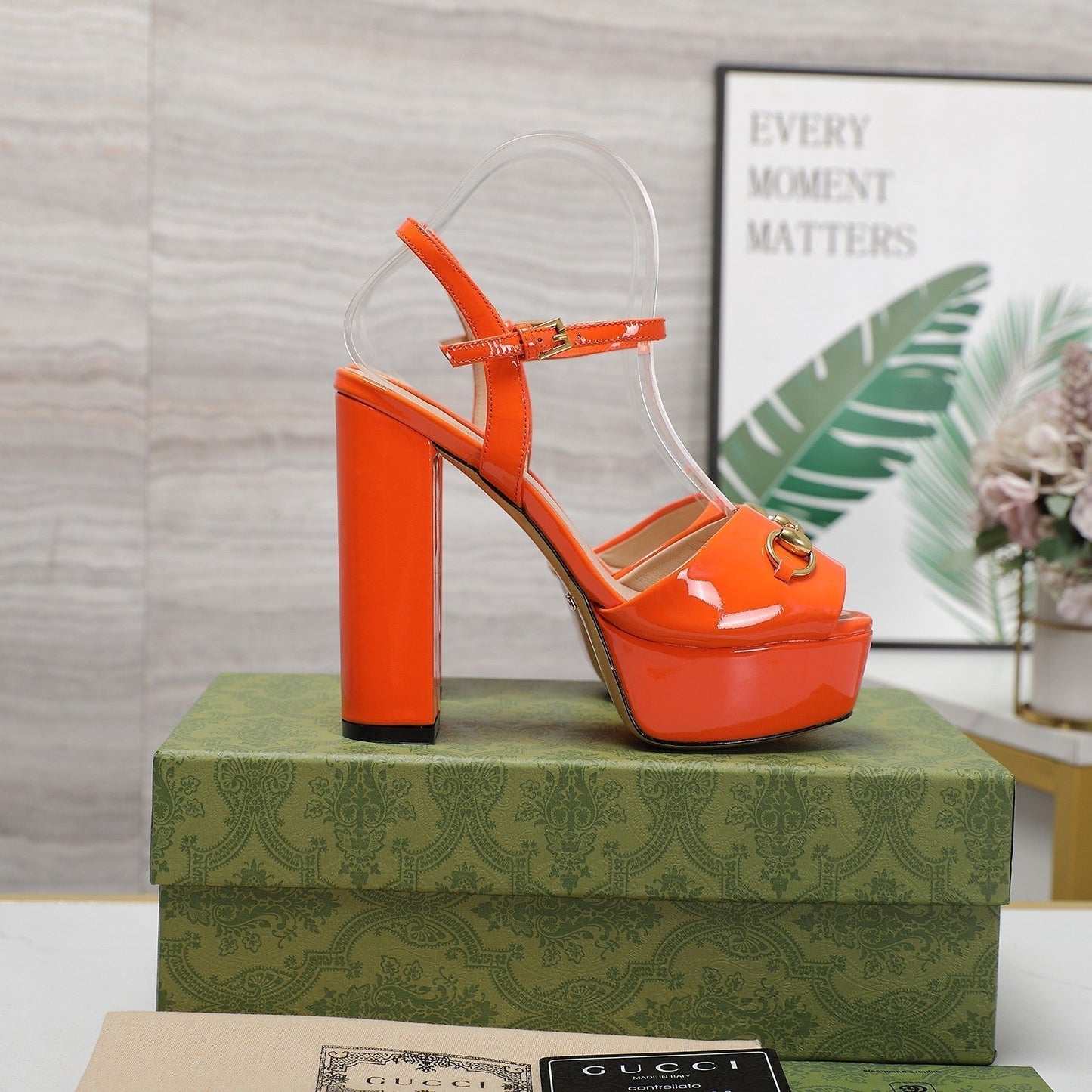 GUCCI Sandales Cuir Noir Orange