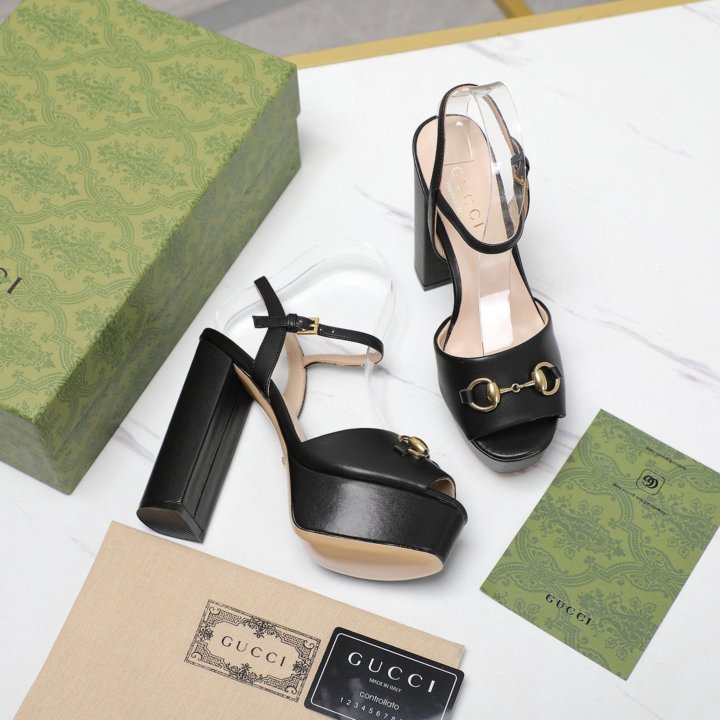 GUCCI Sandales Cuir Noir Black