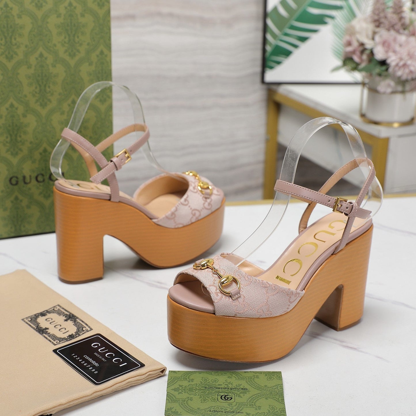 GUCCI HORSEBIT WEDGE SANDAL IN LIGHT BEIGE MONOGRAM JACQUARD FABRIC AND SHEEPSKIN LINING