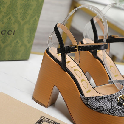 GUCCI HORSEBIT WEDGE SANDAL IN BLACK MONOGRAM JACQUARD FABRIC AND SHEEPSKIN LINING