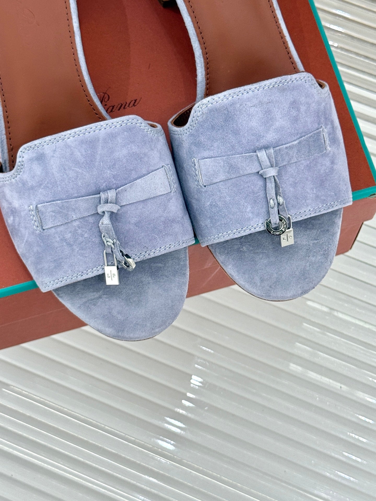 HIGH HEELS IN GREY SUEDE AND LAMBSKIN