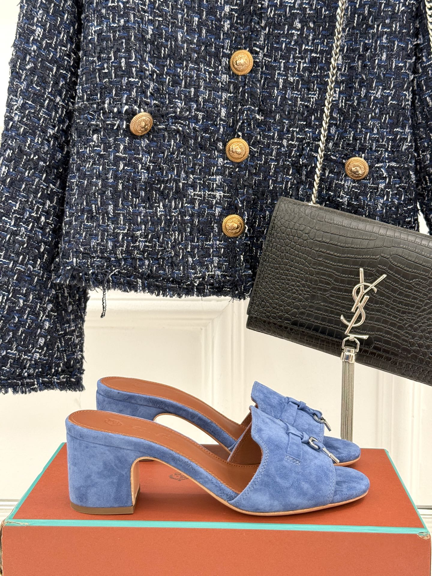 HIGH HEELS IN BLUE SUEDE AND LAMBSKIN