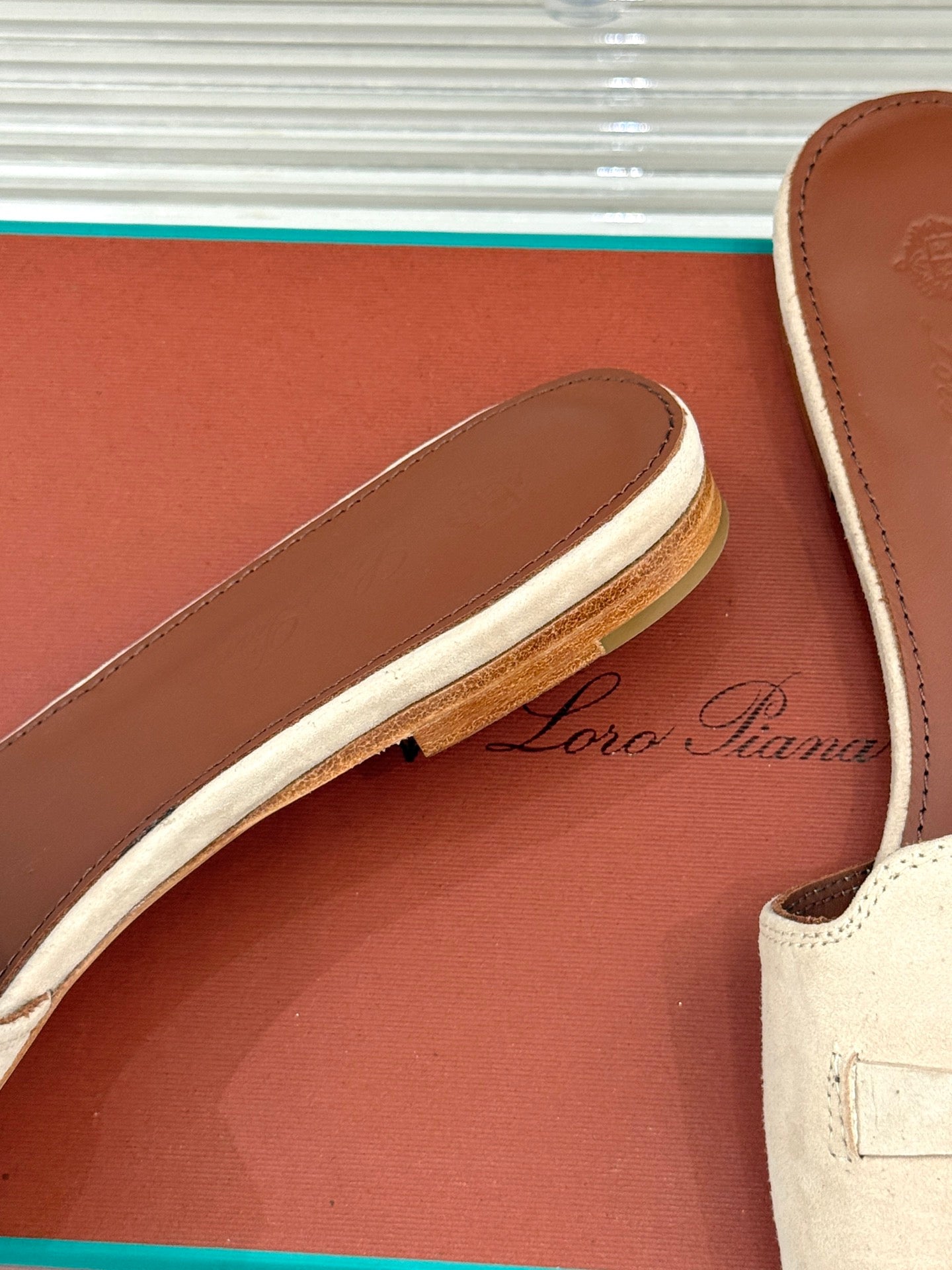 FLAT SANDALS IN BEIGE SUEDE AND LAMBSKIN