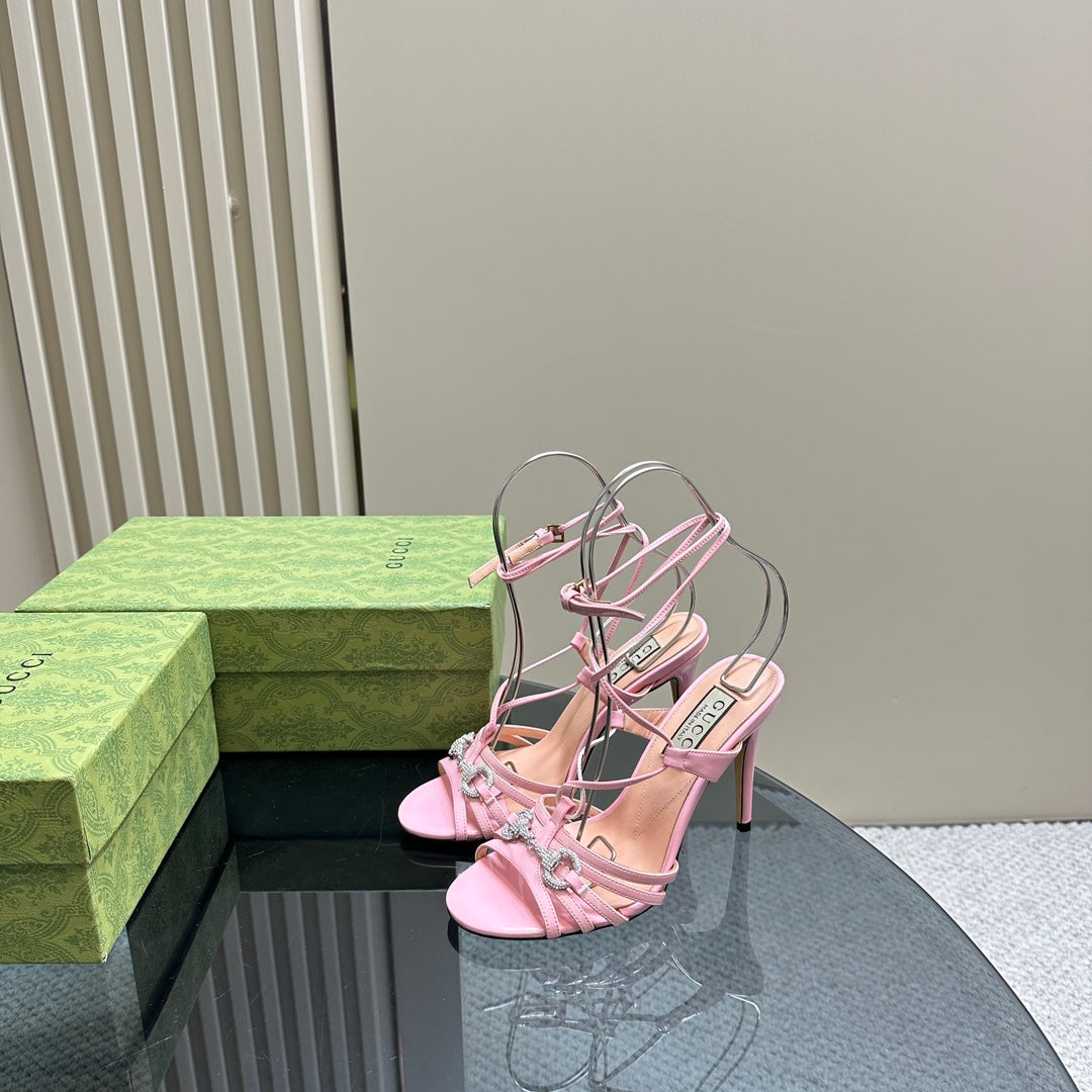 GUCCI CRYSTAL HORSEBIT STRAPPY SANDAL 10.5CM IN LIGHT PINK PATENT LEATHER
