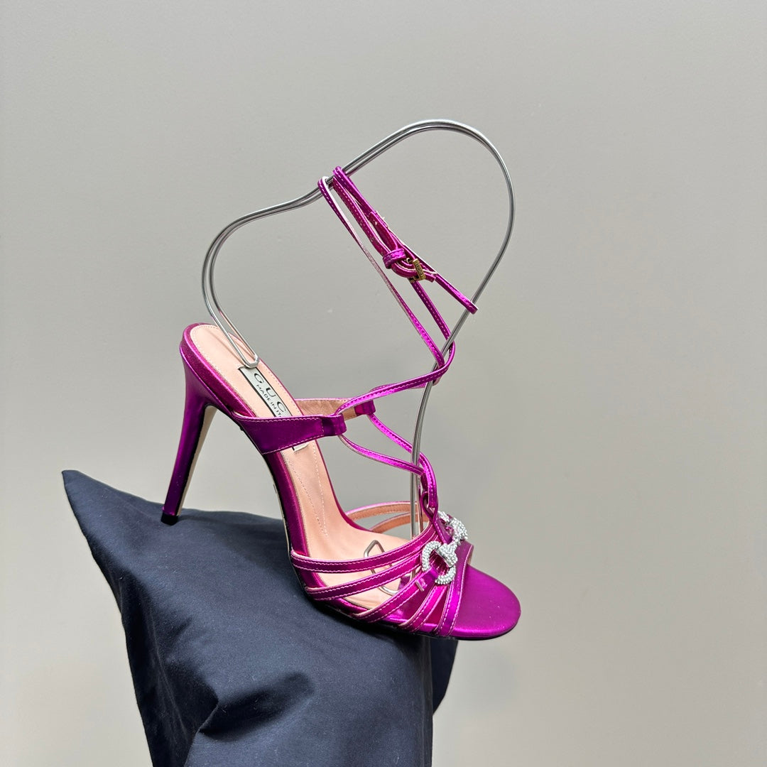 GUCCI CRYSTAL HORSEBIT STRAPPY SANDAL 10.5CM IN HOT PINK PATENT LEATHER