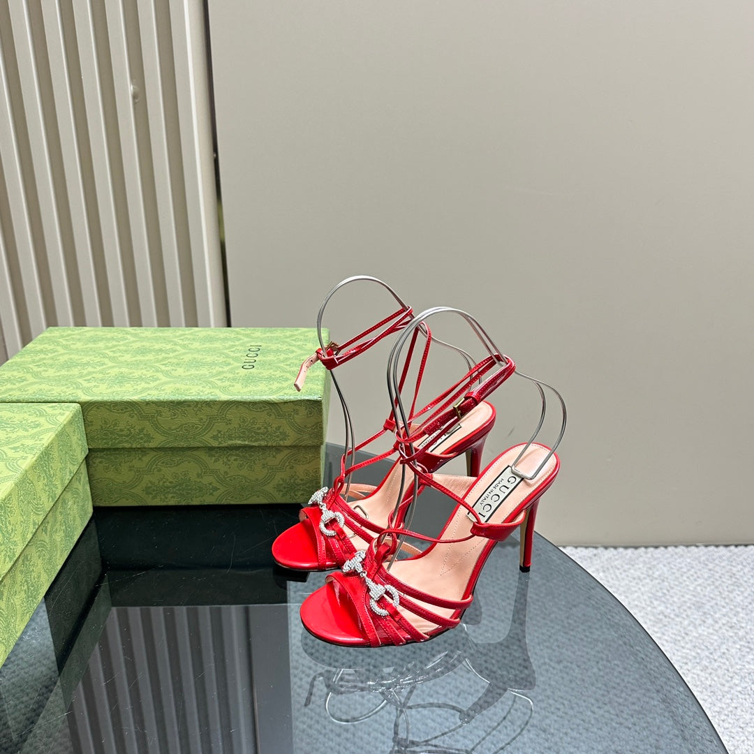 GUCCI CRYSTAL HORSEBIT STRAPPY SANDAL 10.5CM IN RED PATENT LEATHER