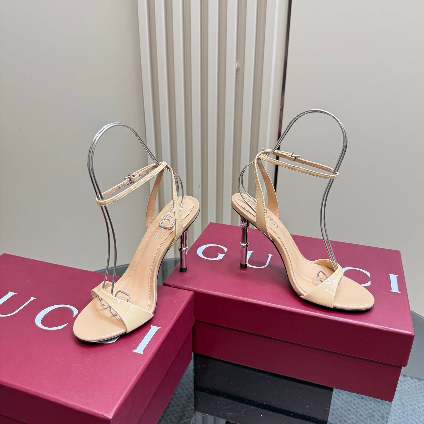 GUCCI STRAP HIGH BAMBOO-EFFECT HEEL SANDAL IN BEIGE PATENT CALFSKIN