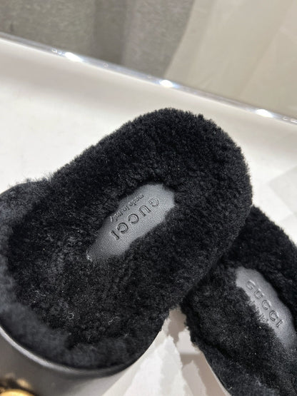 GUCCI HORSEBIT MULE IN BLACK CALFSKIN AND FLEECE LINING