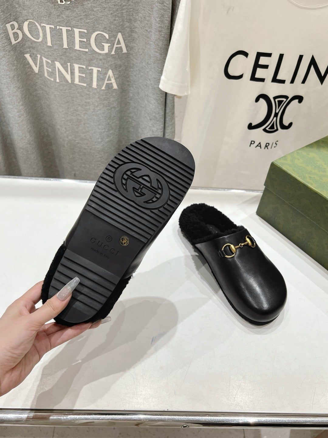 GUCCI HORSEBIT MULE IN BLACK CALFSKIN AND FLEECE LINING