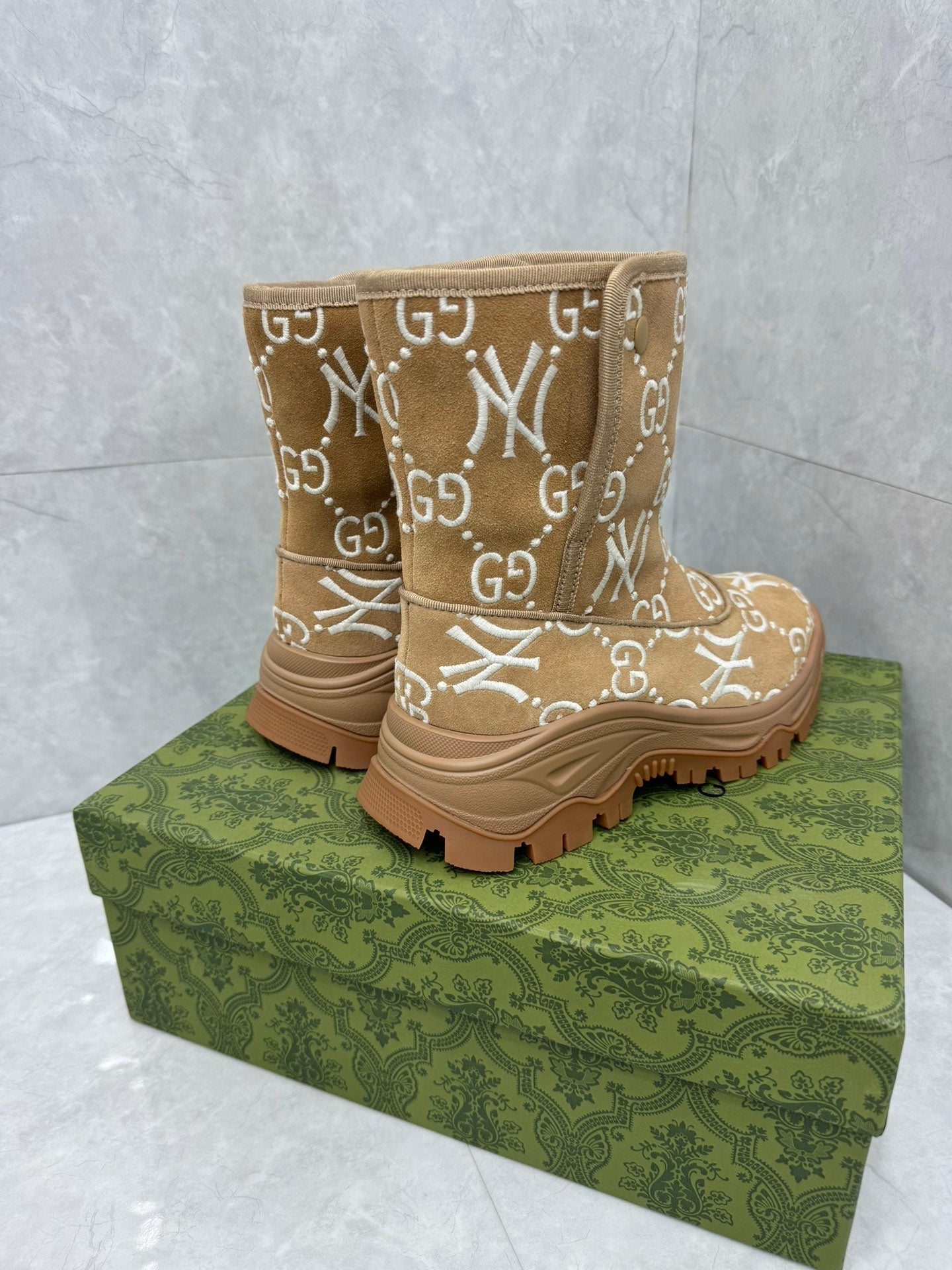 GUCCI &NY SNOW BOOTS IN WOOD BROWN SUEDE AND WOOL LINING