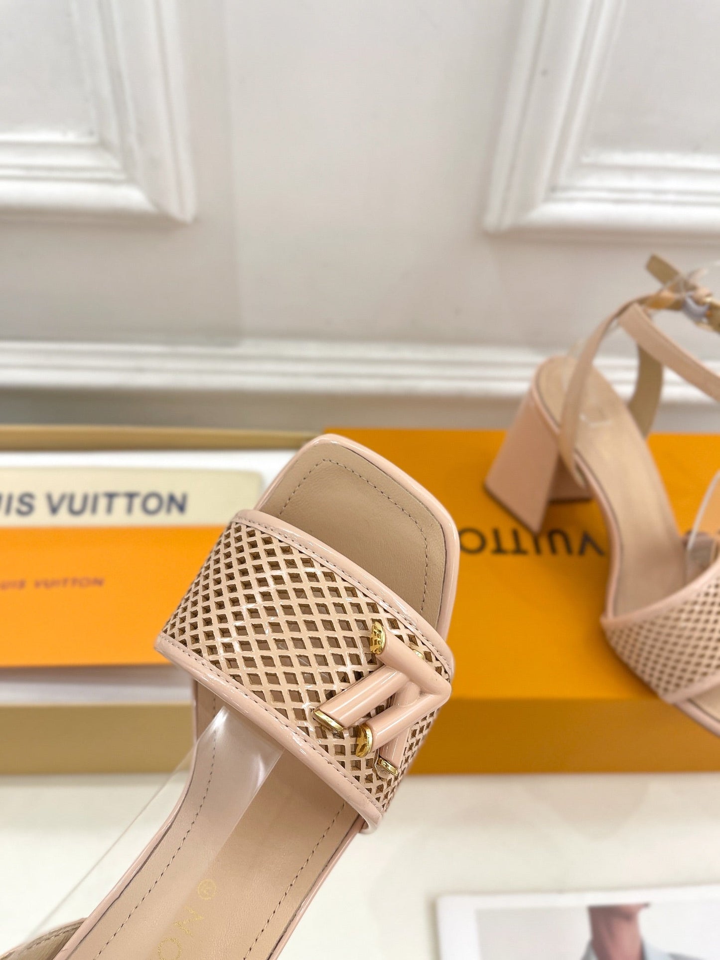 LOUIS VUITTON LV WOMEN HIGH SANDAL IN BEIGE CREAM CALFSKIN