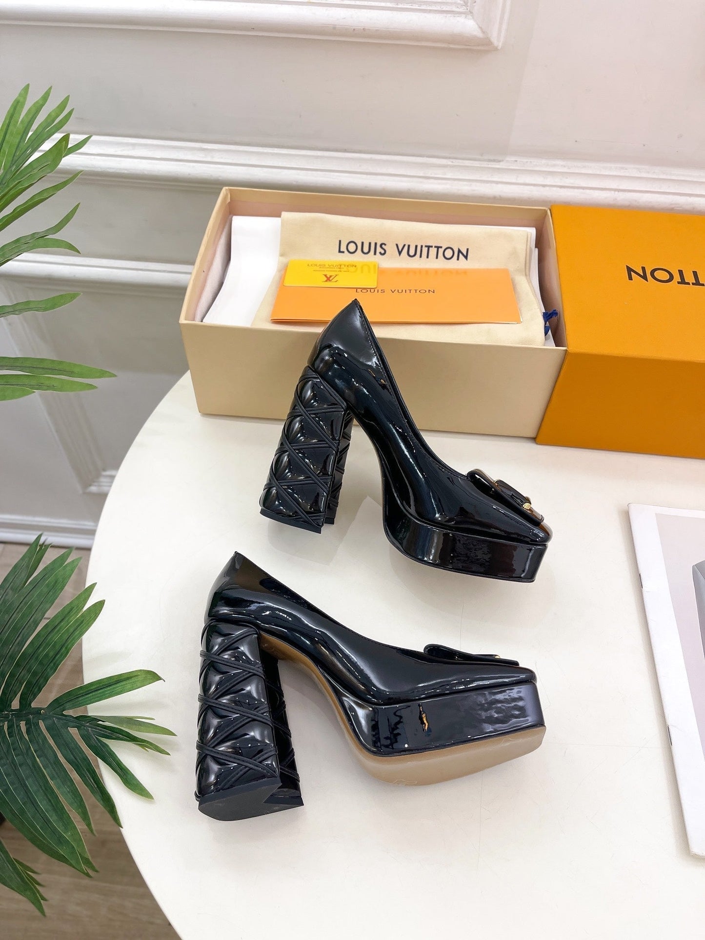 LOUIS VUITTON SHAKE MARY JANE HIGH HEEL 12 CM IN BLACK PATENT CALFSKIN