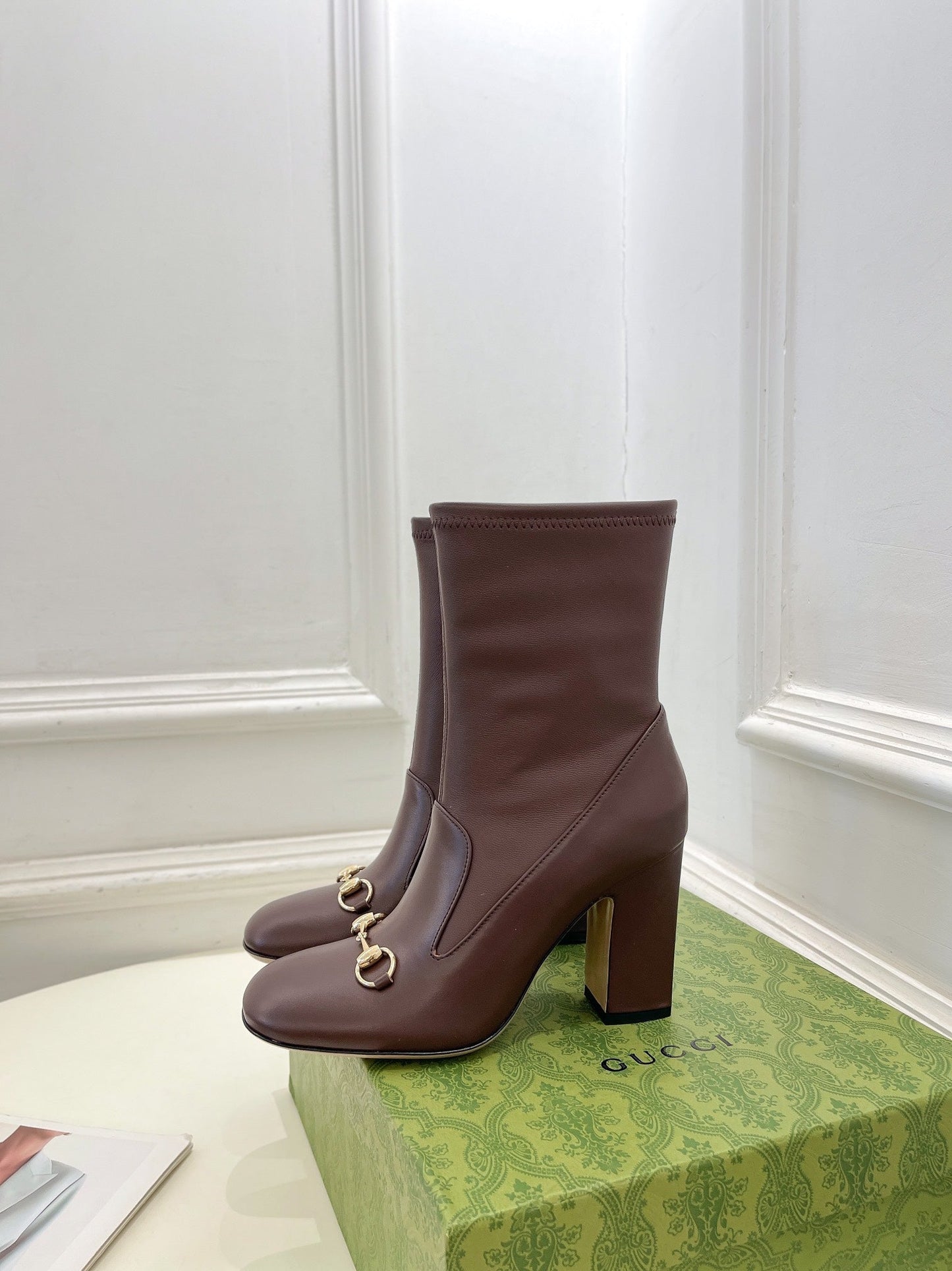 GUCCI HORSEBIT ANKLE BOOTS 9.5CM IN WALNUT BROWN SHEEPSKIN
