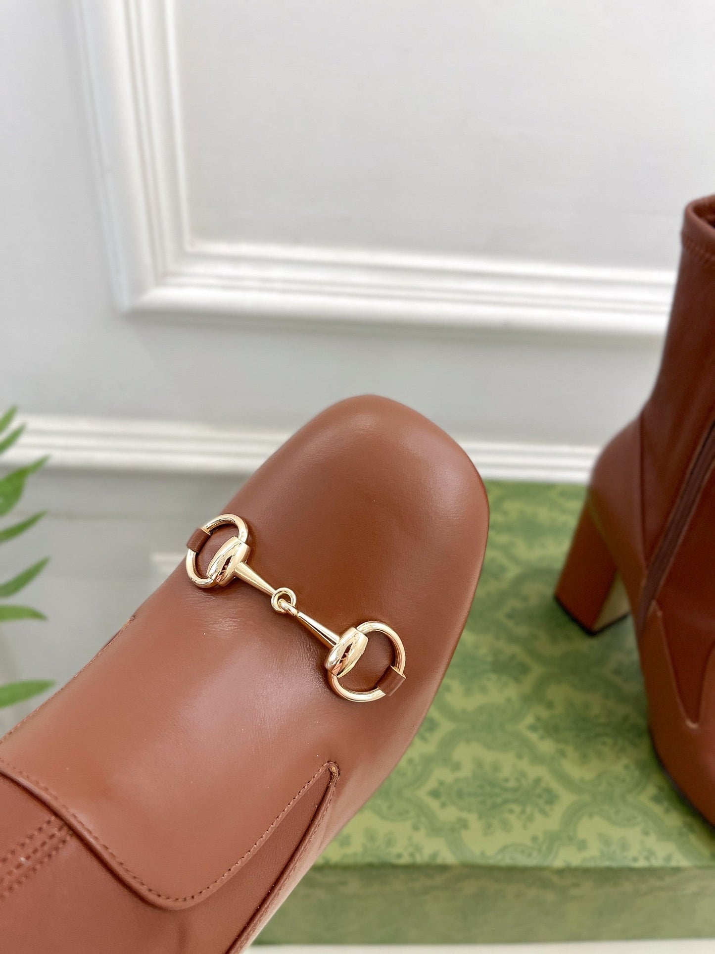 GUCCI HORSEBIT ANKLE BOOTS 9.5CM IN CINNAMON BROWN SHEEPSKIN
