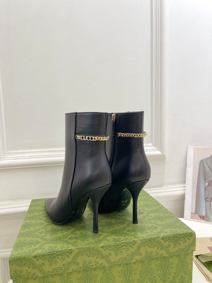 GUCCI SIGNORIA SHORT BOOTS 10.5CM IN BLACK CALFSKIN
