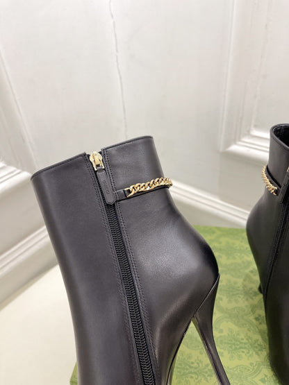 GUCCI SIGNORIA SHORT BOOTS 10.5CM IN BLACK CALFSKIN
