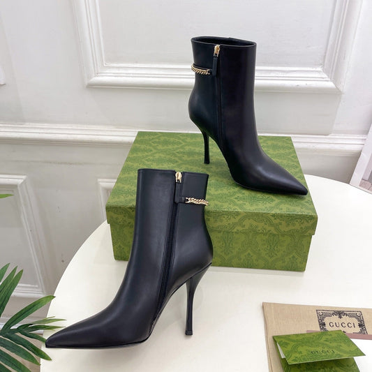 GUCCI SIGNORIA SHORT BOOTS 10.5CM IN BLACK CALFSKIN