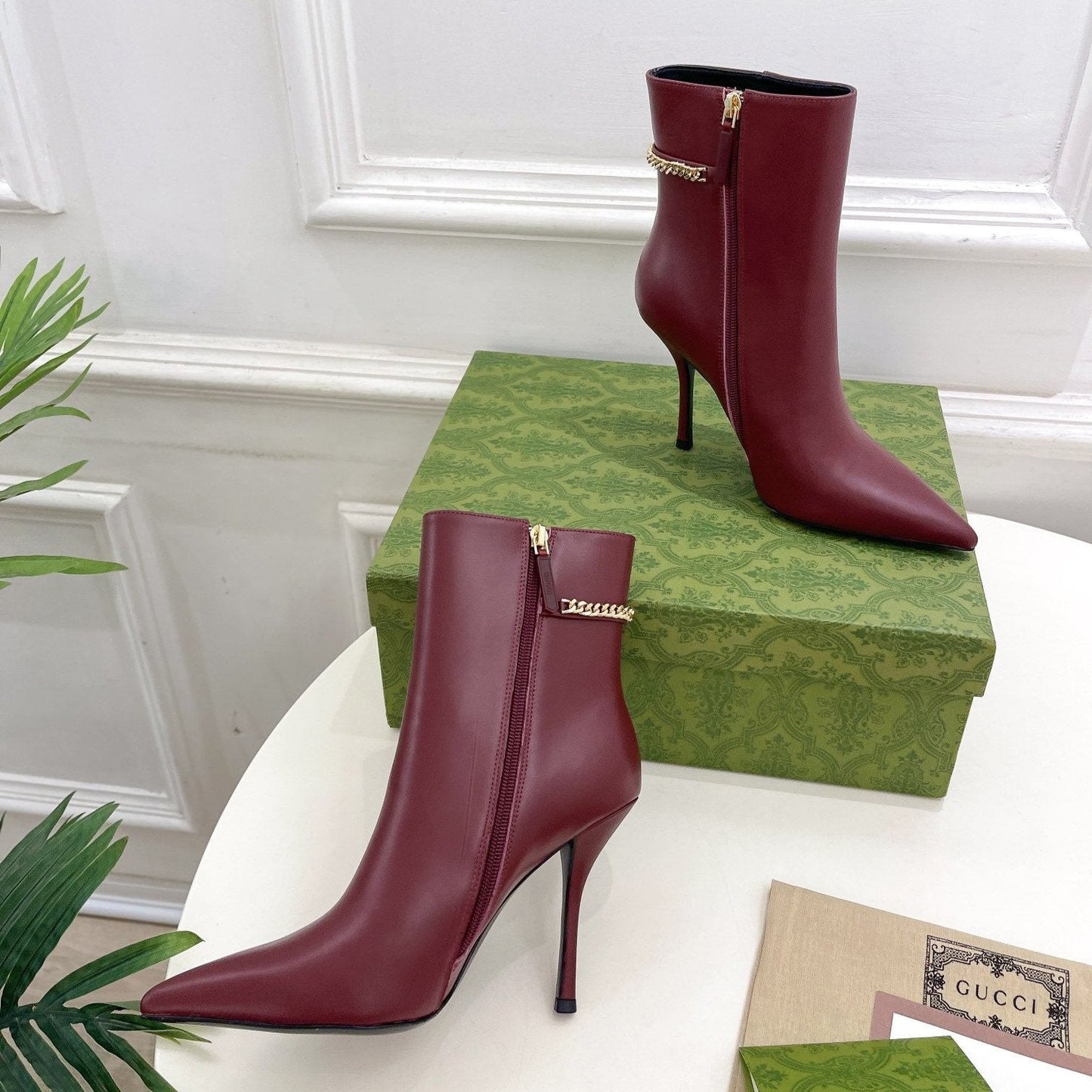 GUCCI SIGNORIA SHORT BOOTS 10.5CM IN BURGUNDY RED CALFSKIN