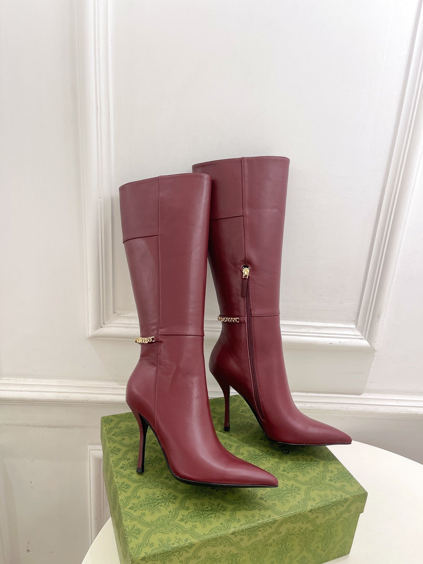 GUCCI SIGNORIA KNEE BOOTS 10.5CM IN BURGUNDY RED CALFSKIN