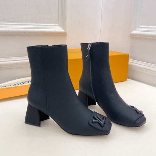 LOUIS VUITTON ANKLE BOOTS BLOCK HEEL 5.5 CM IN BLACK PEPPLE CALFSKIN