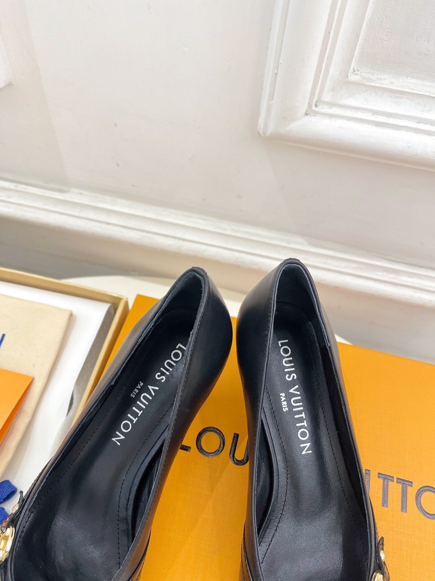 LOUIS VUITTON 6AM HIGH PUMP 5 CM IN BLACK CALFSKIN