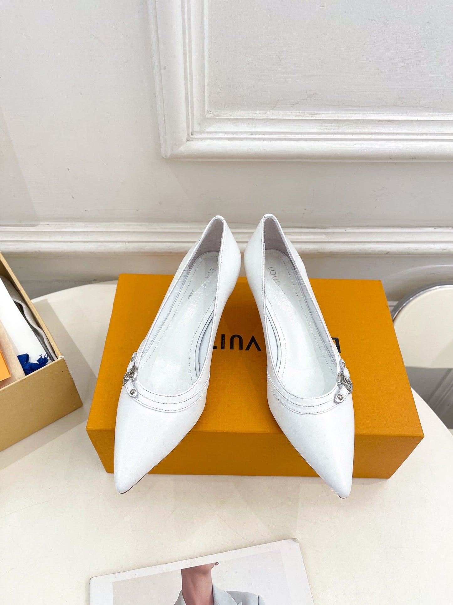 LOUIS VUITTON 6AM HIGH PUMP 5 CM IN WHITE CALFSKIN