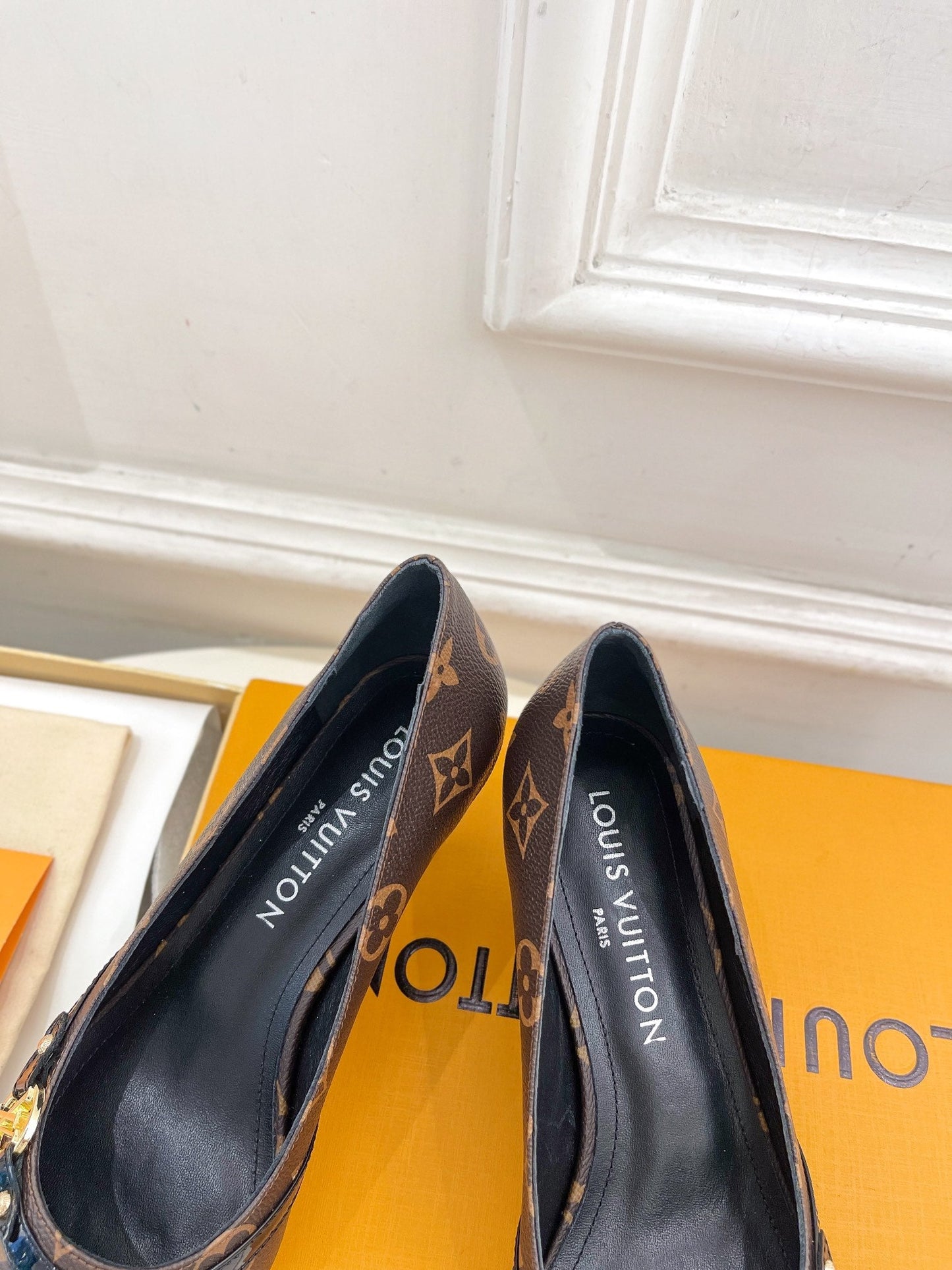 LOUIS VUITTON 6AM HIGH PUMP 5 CM IN CHOCOLATE BROWN MONOGRAM CALFSKIN